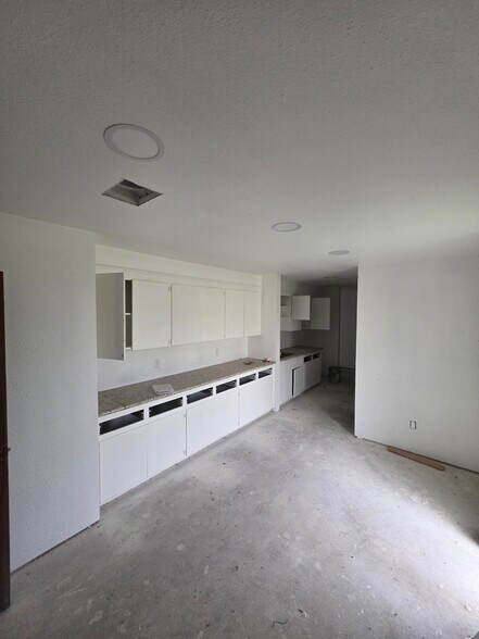 More Photos Of 6400 N Main St, Baytown Unknown For Lease