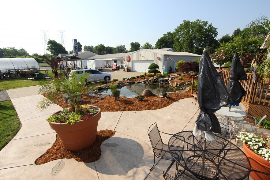 More Photos Of 3935 Blanton Ln, Louisville Garden Center For Sale