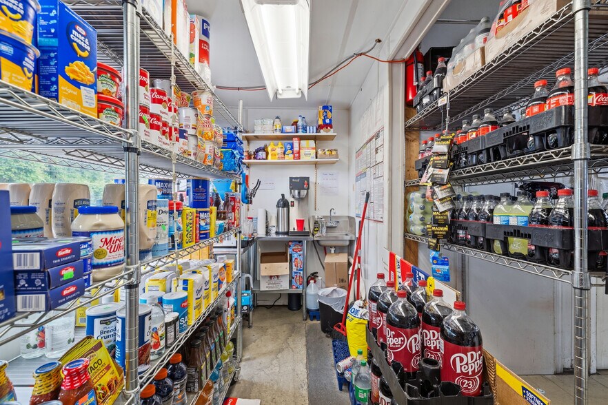 More Photos Of 14650 Champaign Rd, Allen Park General Retail For Sale