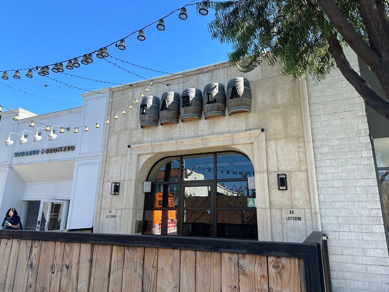 More Photos Of 8108 W 3rd St, Los Angeles Freestanding For Lease