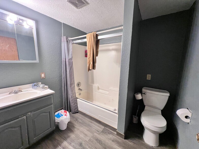 More Photos Of 409 N Commercial Ave, Wallace Apartments For Sale