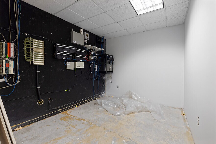 More Photos Of 4 Industrial Pky, Brunswick Manufacturing For Lease