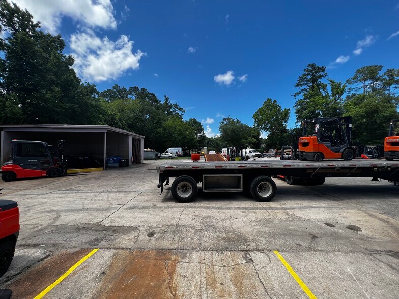 More Photos Of 560 Cynthia St, Jacksonville Warehouse For Sale