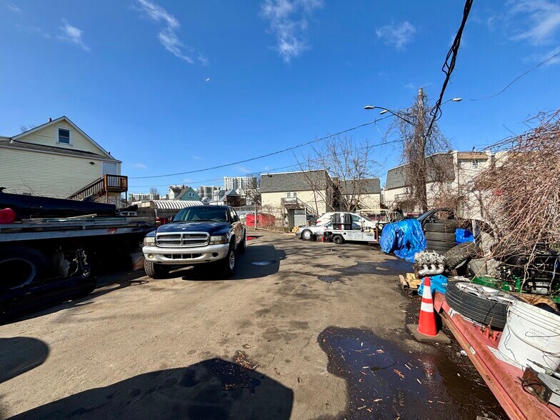 More Photos Of 28 Stone St, Stamford Industrial For Sale