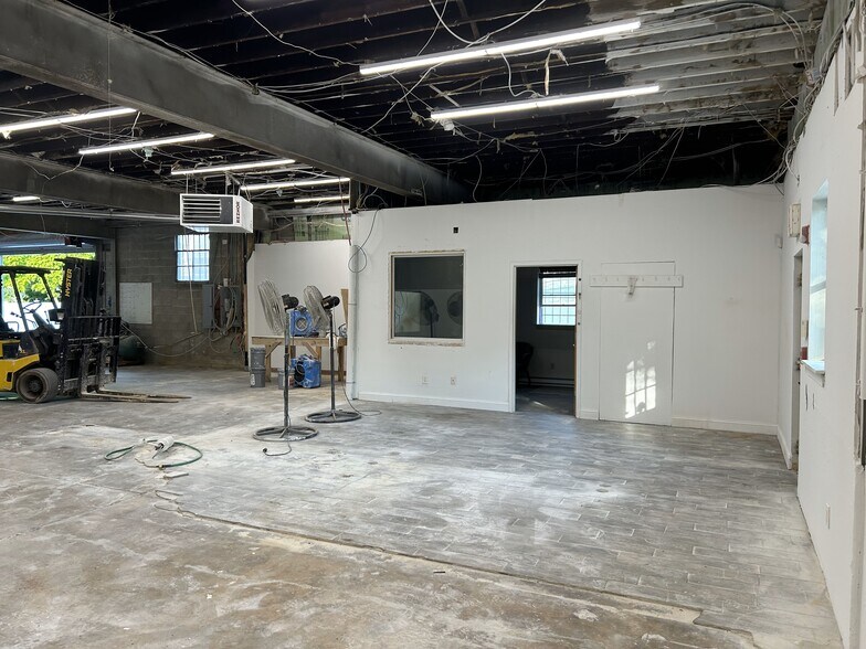 More Photos Of 145 N Ridge Ave, Ambler Light Manufacturing For Lease