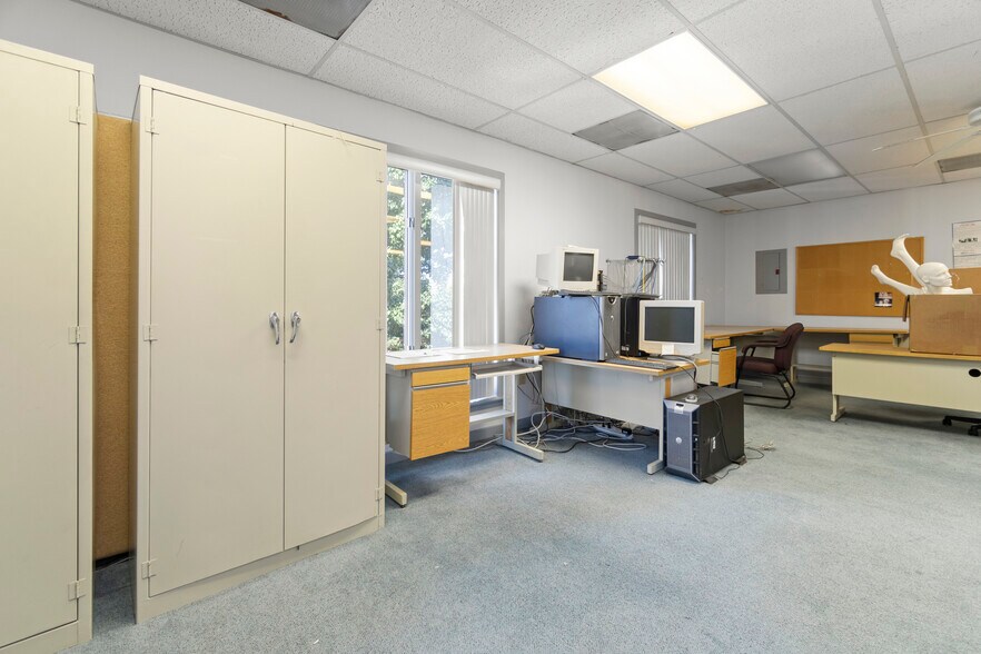 More Photos Of 410 S Main St, Pleasantville Office For Sale