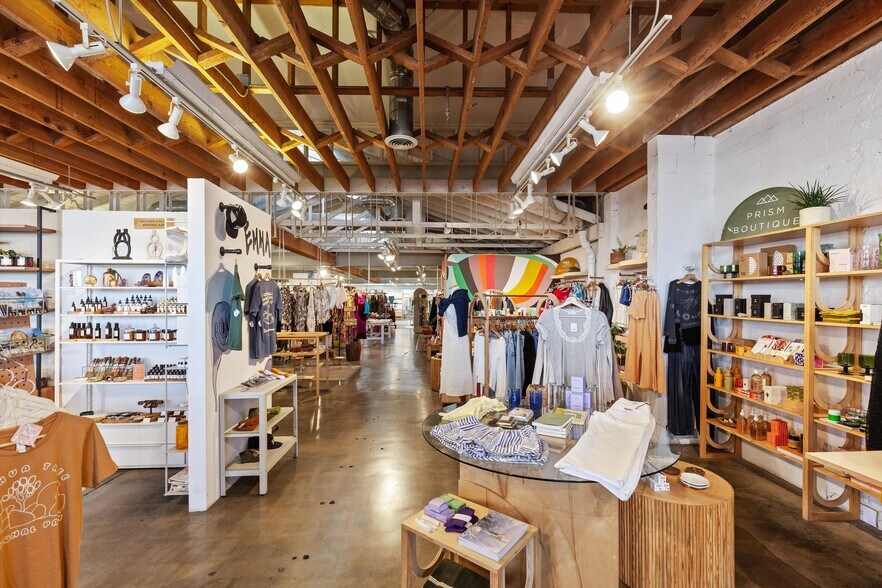 More Photos Of 383 N Indian Canyon Dr, Palm Springs Freestanding For Sale