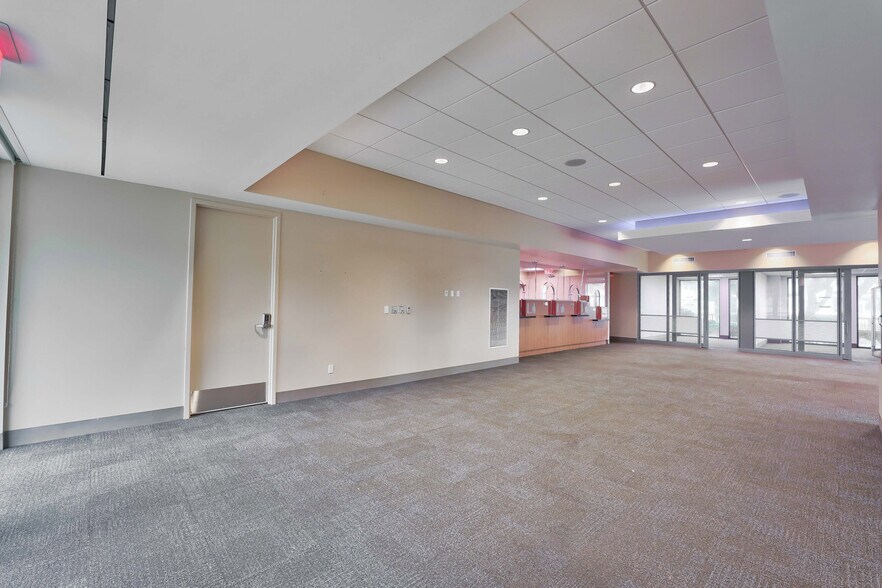 More Photos Of 1200 E Blue Heron Blvd, West Palm Beach Storefront Retail Office For Lease