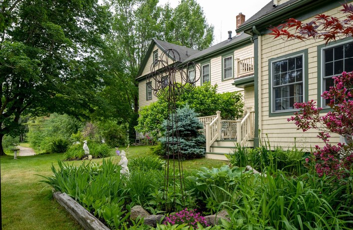 More Photos Of 15 Locke St, Kennebunkport Hospitality For Sale