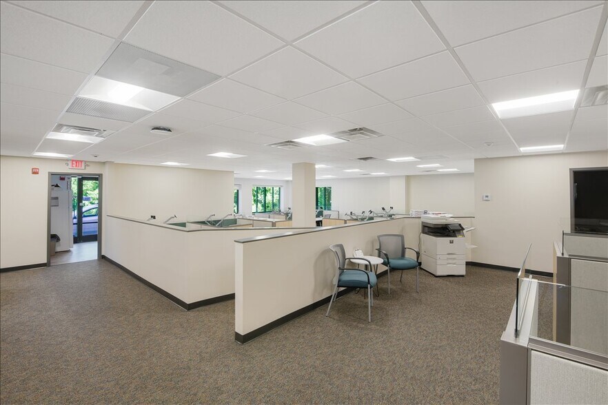 More Photos Of 620 Hinesburg Rd, South Burlington Office For Sale