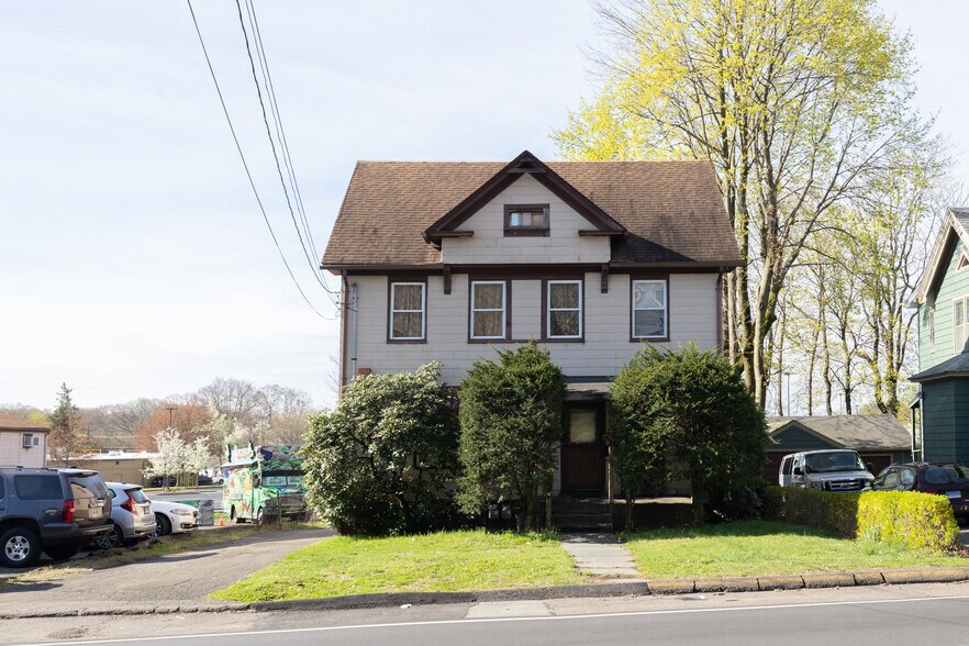 More Photos Of 584 W Main St, Meriden Storefront Retail Residential For Sale