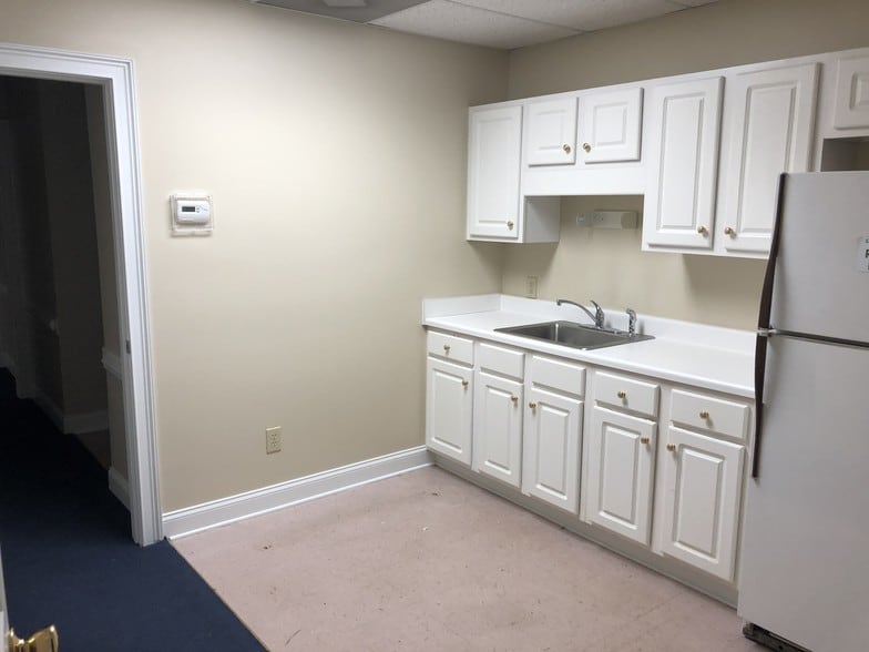 More Photos Of 997 Commerce Dr SW, Conyers Medical For Sale