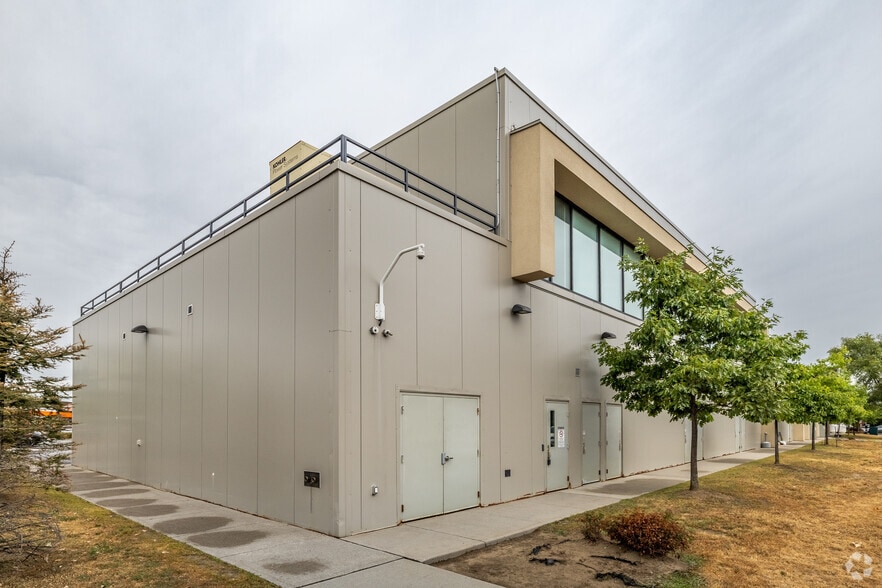 More Photos Of 2900 Gibford Dr, Ottawa Storefront Retail Office For Sale