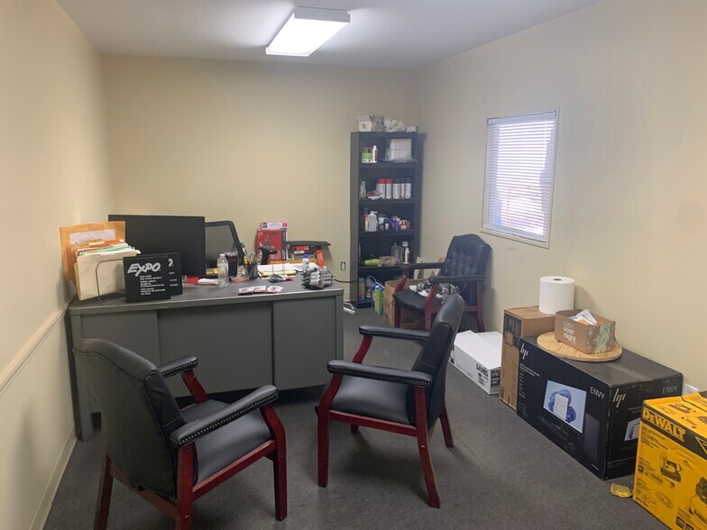 More Photos Of 394 Commerce Blvd, Bogart Warehouse For Lease