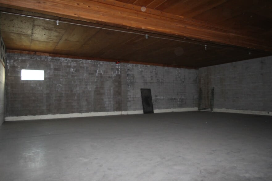 More Photos Of 116 Bay Dr, Great Falls Industrial For Sale