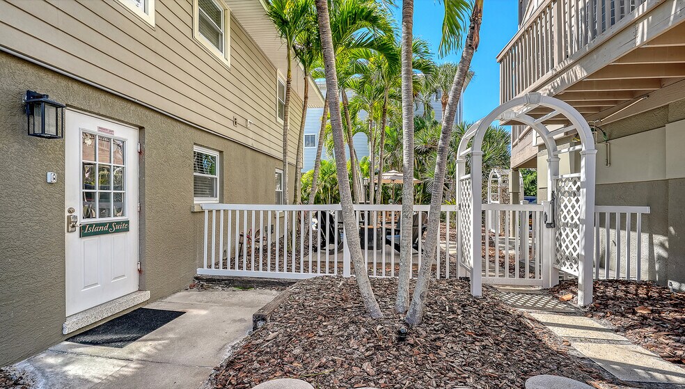 More Photos Of 5610 AVENIDA DEL MARE, Sarasota Specialty For Sale