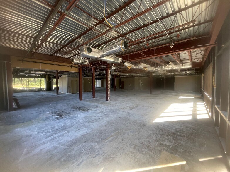 More Photos Of 177 Technology Pky, Auburn Light Manufacturing For Sale