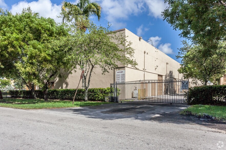 More Photos Of 8051 W 24th Ave, Hialeah Warehouse For Lease
