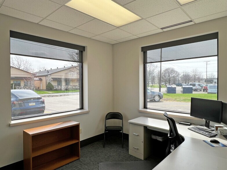 More Photos Of 2700-2730 W 21st St, Erie Office For Lease