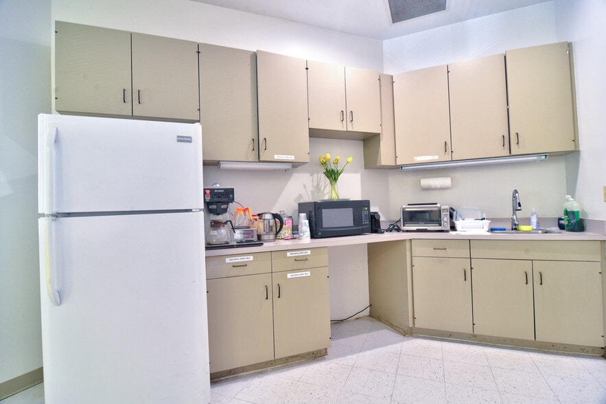 More Photos Of 1150 Cleveland St, Clearwater Office For Lease