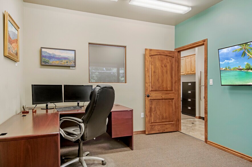More Photos Of 809 W Riordan Rd, Flagstaff Office Residential For Lease