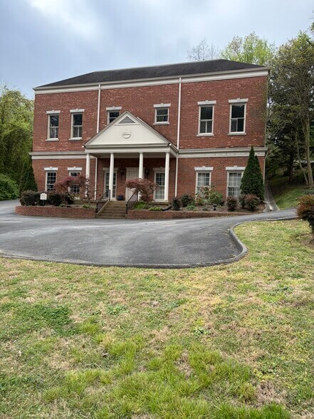 More Photos Of 823 Chickamauga Ave, Rossville Office For Lease