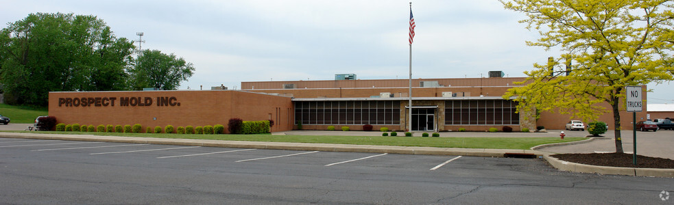 Primary Photo Of 1100 Main St, Cuyahoga Falls Manufacturing For Sale