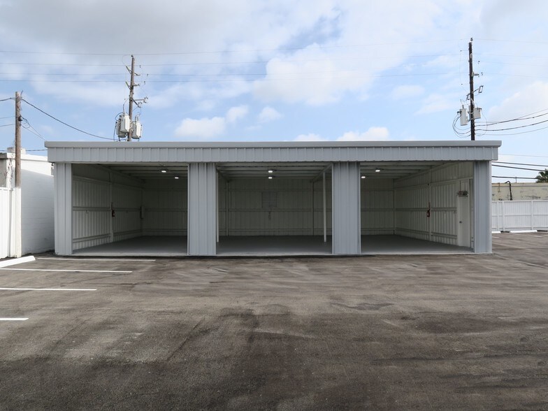More Photos Of 5828 Star Ln, Houston Service For Lease