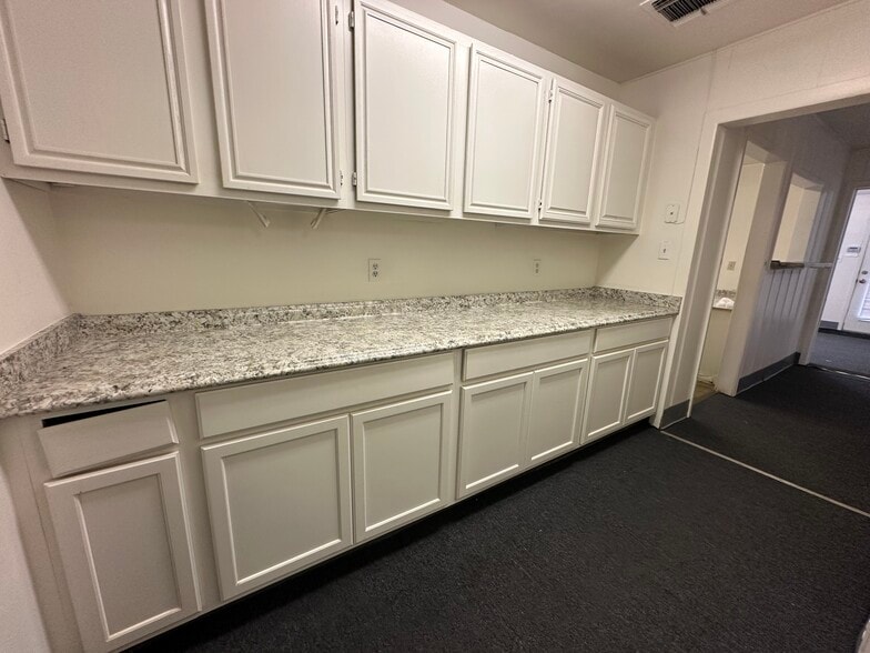 More Photos Of 6628 Crestway Dr, San Antonio Flex For Sale