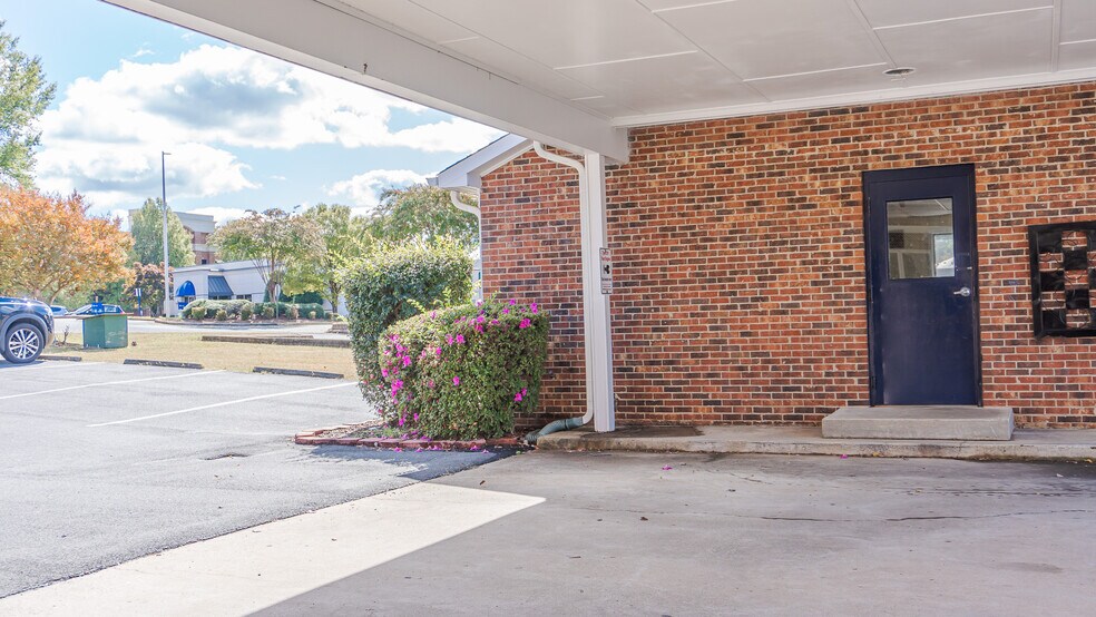 More Photos Of 19619 W Catawba Ave, Cornelius Daycare Center For Lease