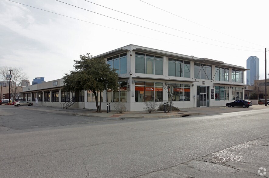 More Photos Of 1130 Dragon St, Dallas Showroom For Lease