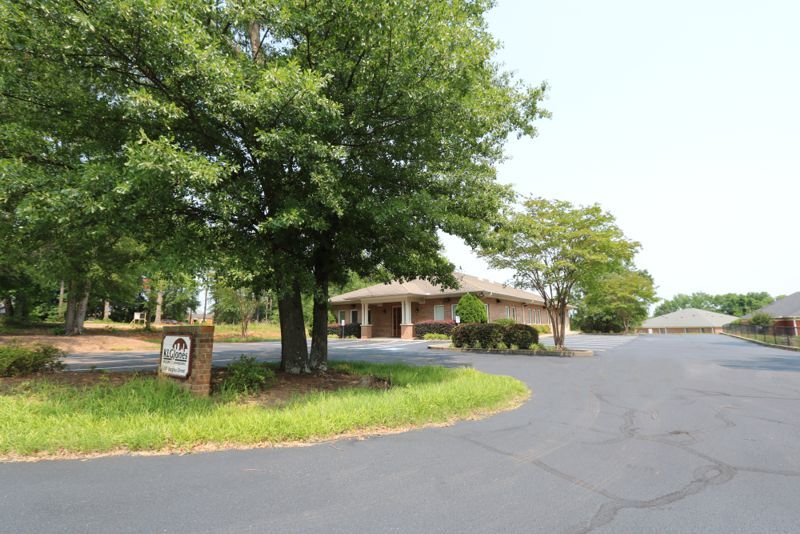 More Photos Of 209 Burgess St, Greer Office For Sale