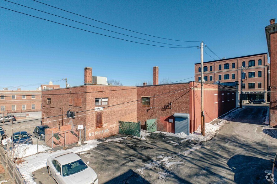 More Photos Of 367 Main St, Stoneham Storefront For Sale