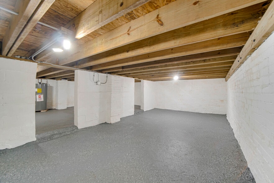 More Photos Of 2816 Martha St, Hammond Flex For Lease