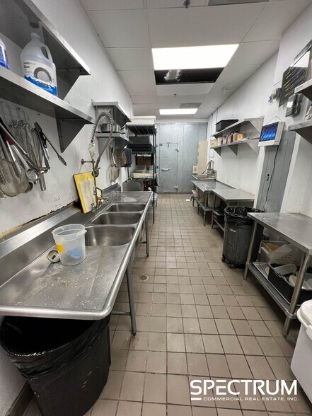 More Photos Of 21514-21534 Devonshire St, Chatsworth Storefront For Lease