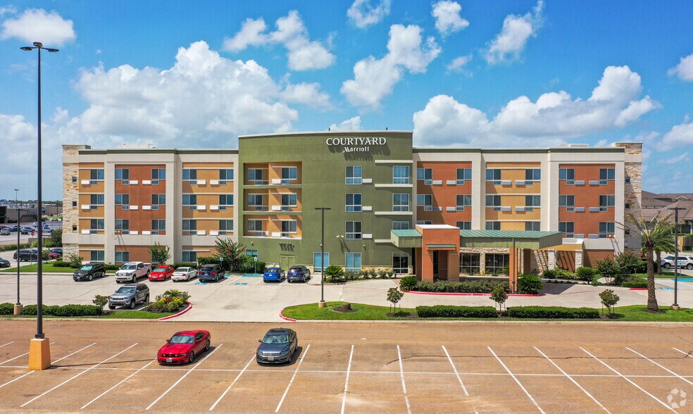 More Photos Of 8002 N Navarro St, Victoria Hotel For Sale