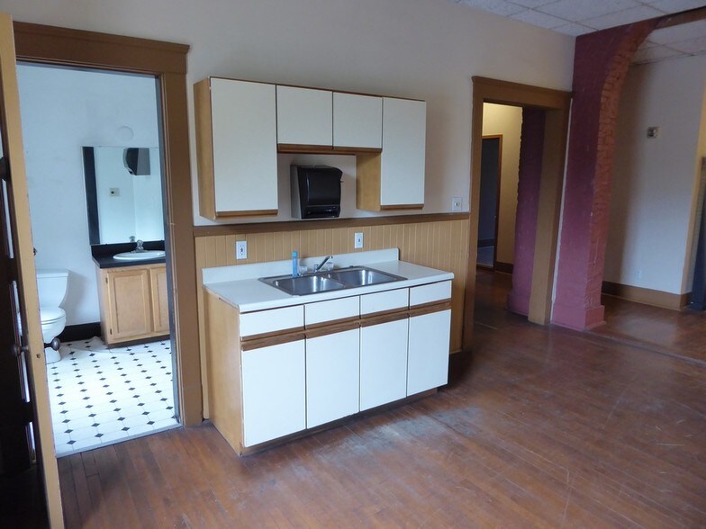 More Photos Of 4090 E 91st St, Cleveland Flex For Sale