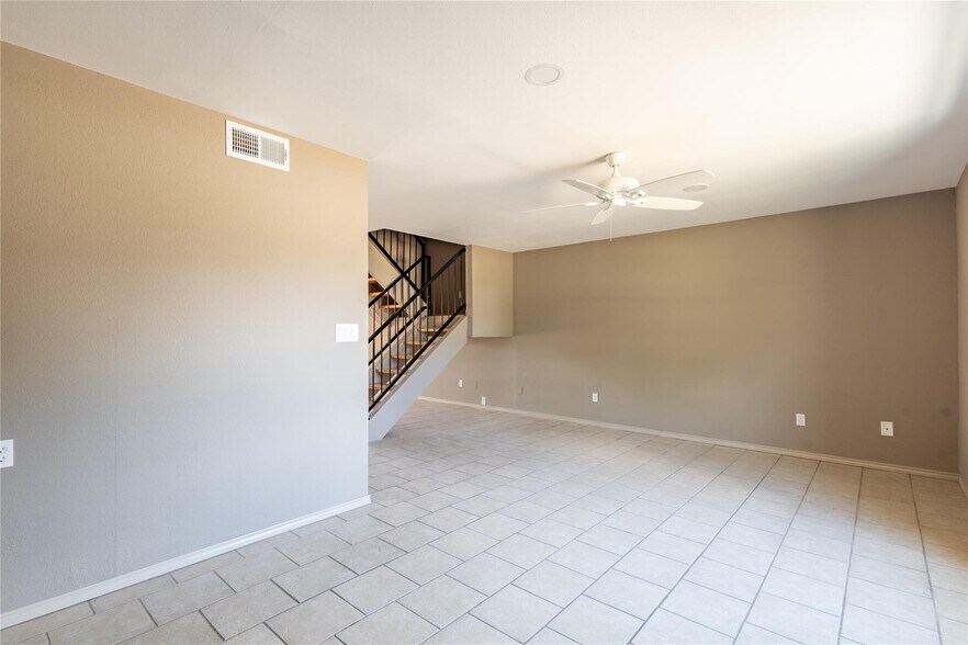 More Photos Of 1804 SW Barnard St, Glen Rose Apartments For Sale