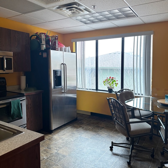 More Photos Of 1912 N Lexington Ave, Roseville Medical For Sale