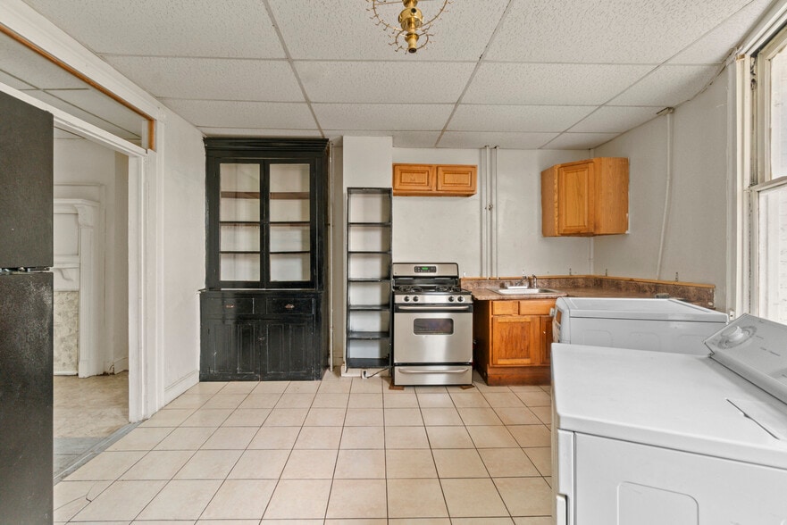 More Photos Of 200 W Lorraine Ave, Baltimore Storefront Retail Residential For Sale