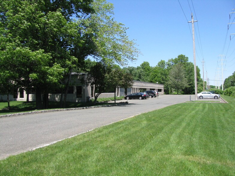 More Photos Of 7 E Frederick Pl, Cedar Knolls Office For Lease