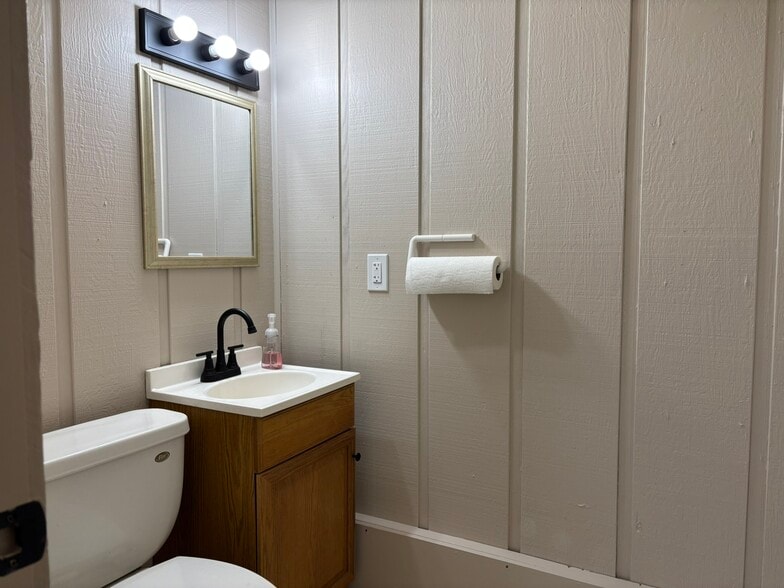More Photos Of 1947 N Lapeer Rd, Lapeer Freestanding For Lease