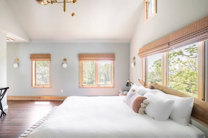 More Photos Of 62 Mount Pleasant Rd, Columbia Specialty For Sale