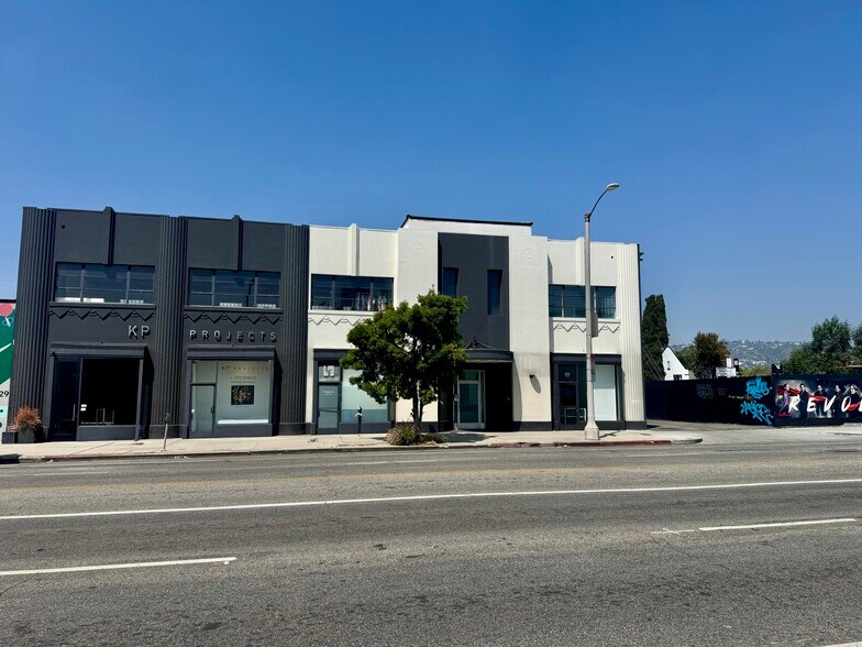 More Photos Of 633 N La Brea Ave, Los Angeles General Retail For Lease