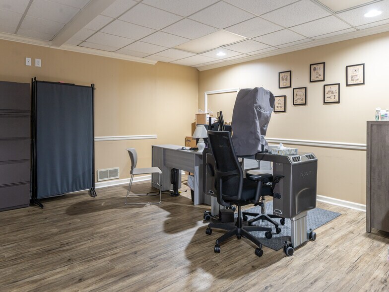 More Photos Of 1998 Hendersonville Rd, Asheville Medical For Sale