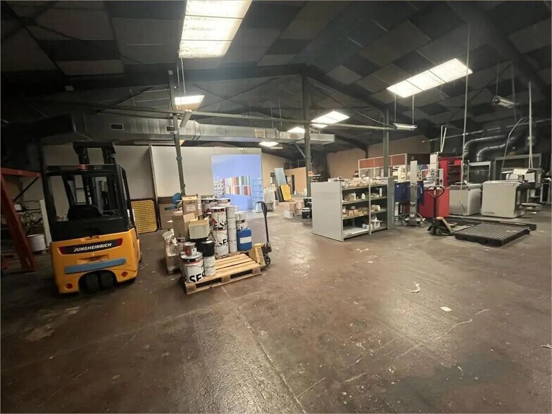 More Photos Of 12 Rue Du Terroir, Saint-Alban Flex For Lease