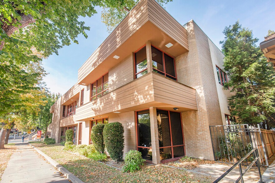 More Photos Of 725 30th St, Sacramento Office For Lease
