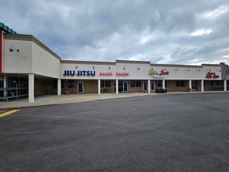 More Photos Of 21305-2135 John Milless Dr, Rogers General Retail For Lease