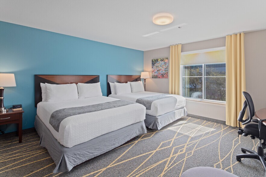 More Photos Of 2301 3rd Ave, Seattle Hotel For Sale