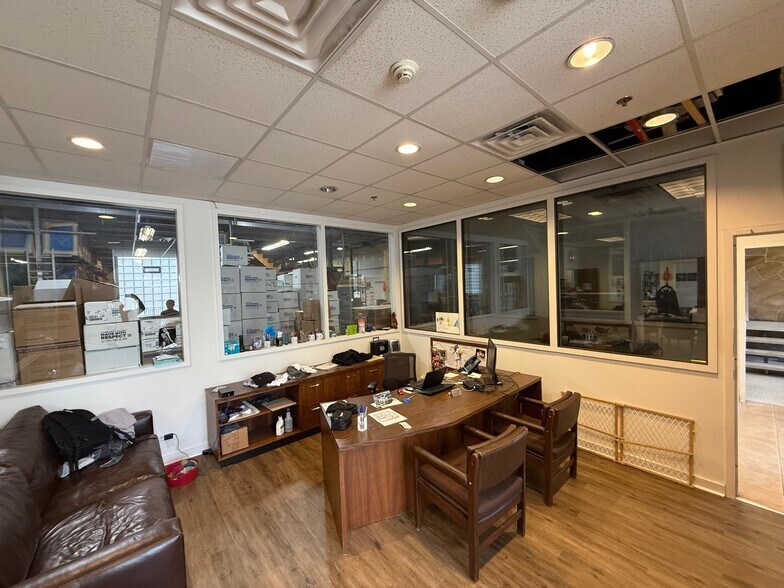 More Photos Of 4949 N Western Ave, Chicago Warehouse For Lease